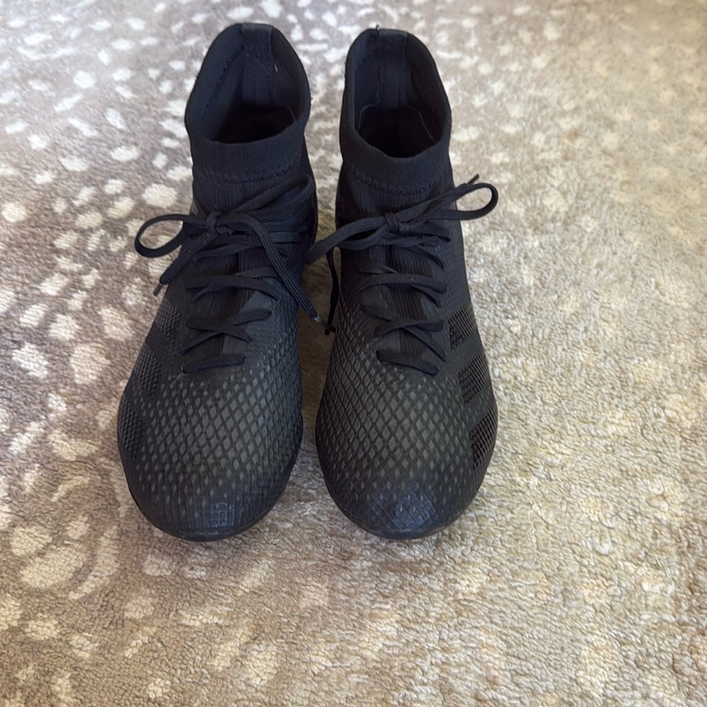 Adidas Predator cleats. Black Men's Athletic Shoes. 7.5